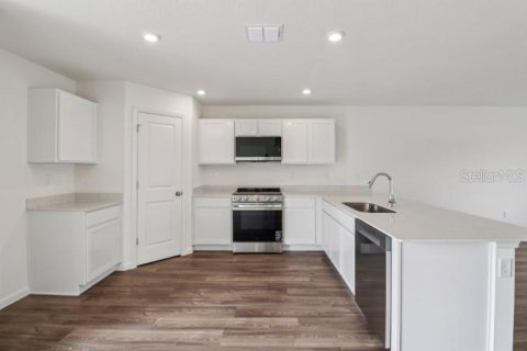 House in Palm Bay, Florida 4 bedrooms, 180.32 sq.m. № 2239520 - photo 7