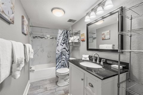 Condo in Indian Shores, Florida, 1 bedroom № 2142529 - photo 19