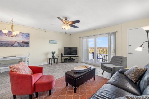 Condo in Indian Shores, Florida, 1 bedroom № 2142529 - photo 7