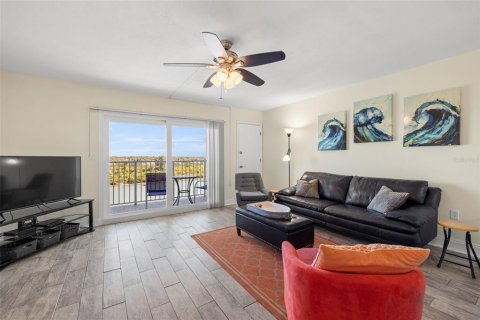 Condo in Indian Shores, Florida, 1 bedroom № 2142529 - photo 6