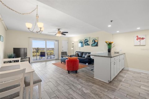 Condo in Indian Shores, Florida, 1 bedroom № 2142529 - photo 3