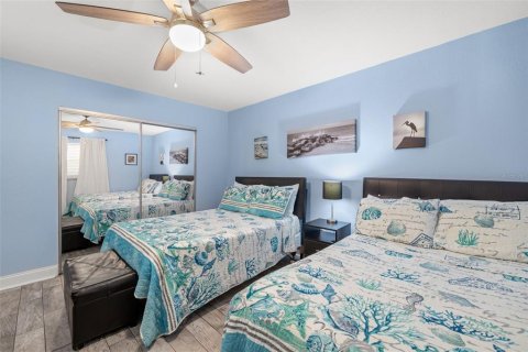 Condo in Indian Shores, Florida, 1 bedroom № 2142529 - photo 17
