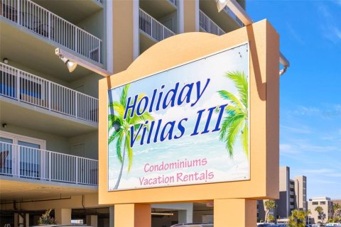 Condo in Indian Shores, Florida, 1 bedroom № 2142529 - photo 30