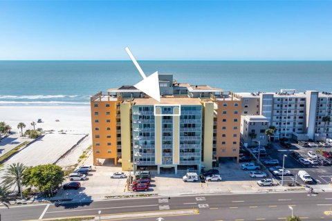 Condo in Indian Shores, Florida, 1 bedroom № 2142529 - photo 24