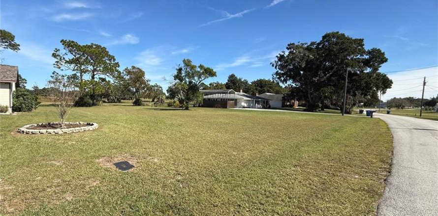 Land in Ridge Manor, Florida № 2115177