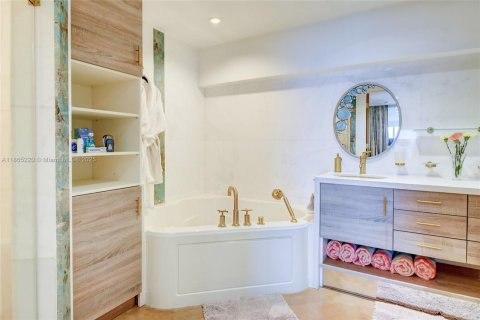 Copropriété à vendre à Miami Beach, Floride: 2 chambres, 192.31 m2 № 1892907 - photo 19