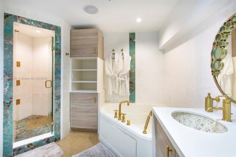 Copropriété à vendre à Miami Beach, Floride: 2 chambres, 192.31 m2 № 1892907 - photo 17