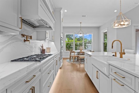 House in Tampa, Florida 6 bedrooms, 467.67 sq.m. № 1767042 - photo 23