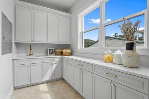 Casa en venta en Tampa, Florida, 6 dormitorios, 467.67 m2 № 1767042 - foto 29