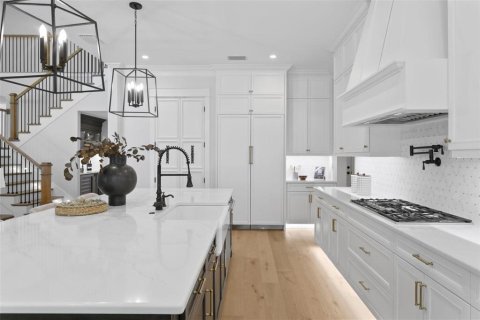 House in Tampa, Florida 5 bedrooms, 467.67 sq.m. № 1767042 - photo 9