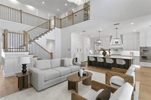 House in Tampa, Florida 5 bedrooms, 467.67 sq.m. № 1767042 - photo 12