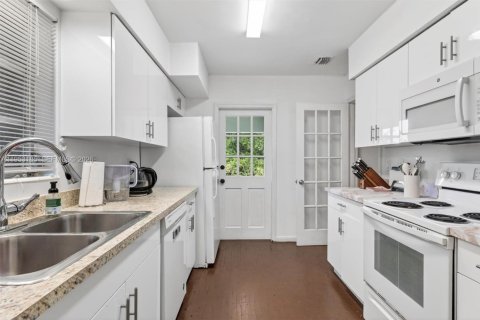 Commercial property in Coral Gables, Florida 346.15 sq.m. № 2010528 - photo 23