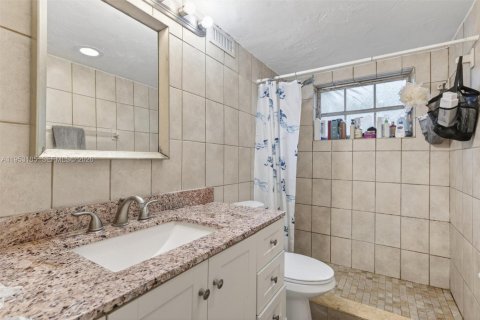 Commercial property in Coral Gables, Florida 346.15 sq.m. № 2010528 - photo 12