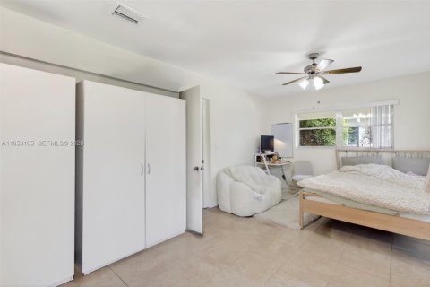 Commercial property in Coral Gables, Florida 346.15 sq.m. № 2010528 - photo 27