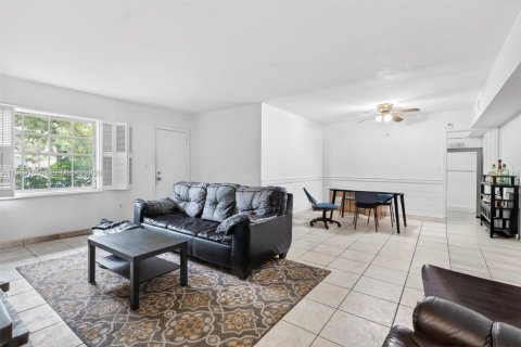 Commercial property in Coral Gables, Florida 346.15 sq.m. № 2010528 - photo 16