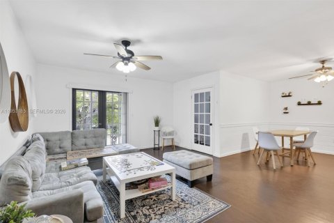 Commercial property in Coral Gables, Florida 346.15 sq.m. № 2010528 - photo 21