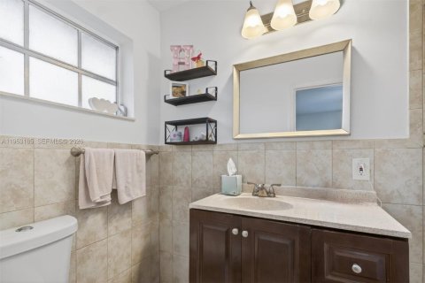 Commercial property in Coral Gables, Florida 346.15 sq.m. № 2010528 - photo 30