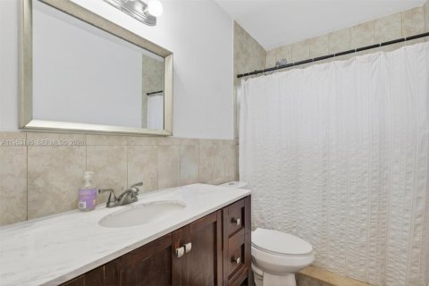 Commercial property in Coral Gables, Florida 346.15 sq.m. № 2010528 - photo 29