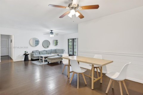 Commercial property in Coral Gables, Florida 346.15 sq.m. № 2010528 - photo 8