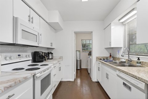 Commercial property in Coral Gables, Florida 346.15 sq.m. № 2010528 - photo 25