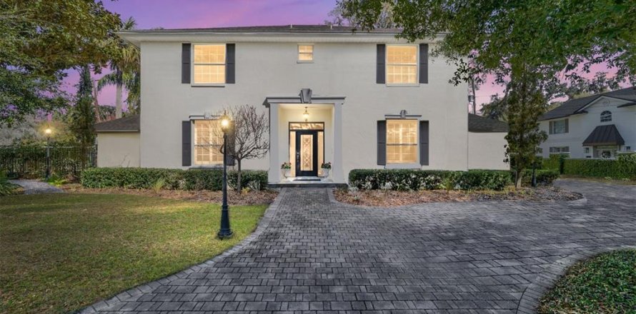 House in Ocala, Florida 5 bedrooms, 360.74 sq.m. № 1733011