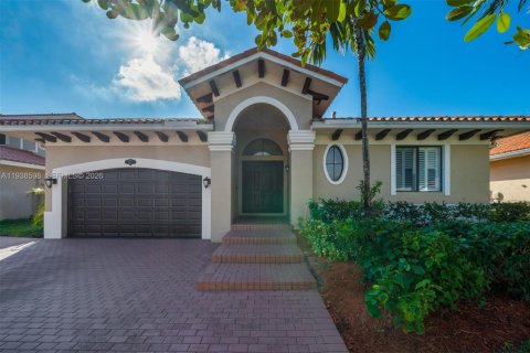 Casa en venta en Cutler Bay, Florida, 4 dormitorios, 231.88 m2 № 1996933 - foto 2