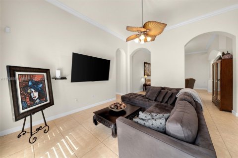 Casa en venta en Cutler Bay, Florida, 4 dormitorios, 231.88 m2 № 1996933 - foto 16