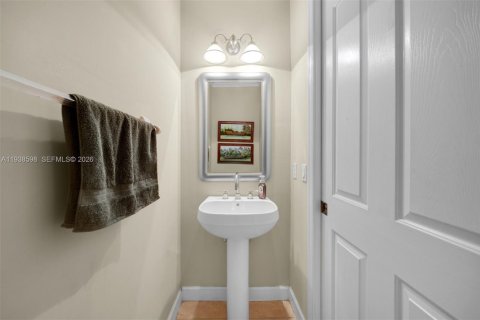 Casa en venta en Cutler Bay, Florida, 4 dormitorios, 231.88 m2 № 1996933 - foto 30