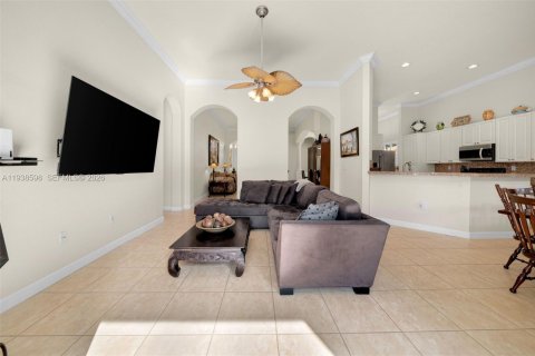 Casa en venta en Cutler Bay, Florida, 4 dormitorios, 231.88 m2 № 1996933 - foto 15