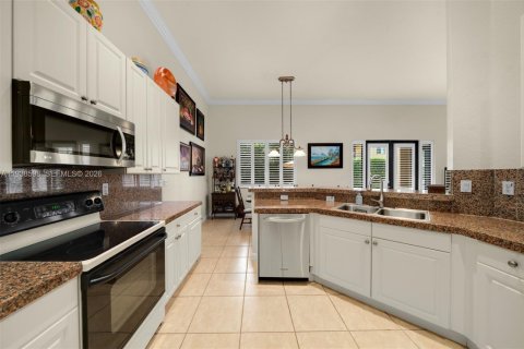 Casa en venta en Cutler Bay, Florida, 4 dormitorios, 231.88 m2 № 1996933 - foto 12