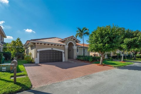 Casa en Cutler Bay, Florida 4 dormitorios, 231.88 m2 № 1996933