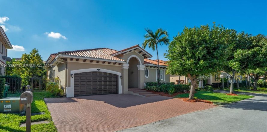 Casa en Cutler Bay, Florida 4 dormitorios, 231.88 m2 № 1996933