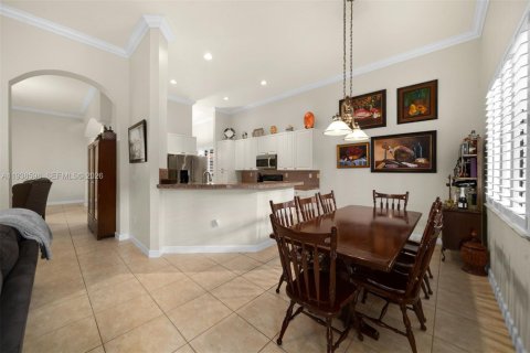 Casa en venta en Cutler Bay, Florida, 4 dormitorios, 231.88 m2 № 1996933 - foto 14