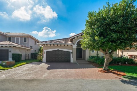 Casa en venta en Cutler Bay, Florida, 4 dormitorios, 231.88 m2 № 1996933 - foto 3
