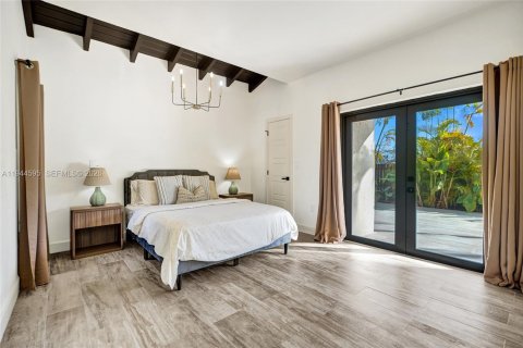 Casa en venta en Miami, Florida, 6 dormitorios, 274.99 m2 № 2001490 - foto 30