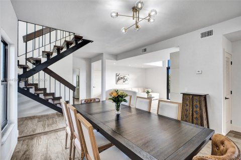 Casa en venta en Miami, Florida, 6 dormitorios, 274.99 m2 № 2001490 - foto 20