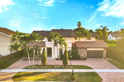 Casa en venta en Miami, Florida, 6 dormitorios, 274.99 m2 № 2001490 - foto 1