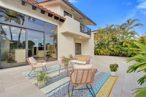 Casa en venta en Miami, Florida, 6 dormitorios, 274.99 m2 № 2001490 - foto 24