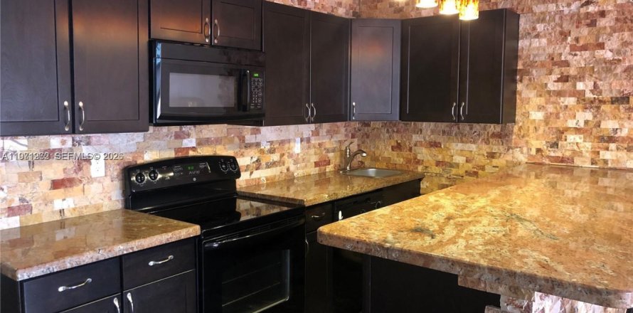 Кондоминиум с 1 спальней в Халландейл-Бич, Флорида № 2032118