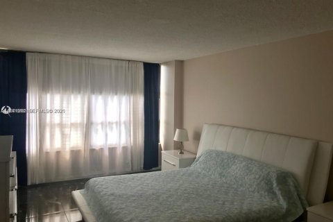 Снять в аренду кондоминиум в Халландейл-Бич, Флорида 1 спальня, 92.9м2, № 2032118 - фото 6