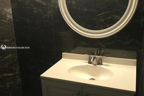 Снять в аренду кондоминиум в Халландейл-Бич, Флорида 1 спальня, 92.9м2, № 2032118 - фото 12