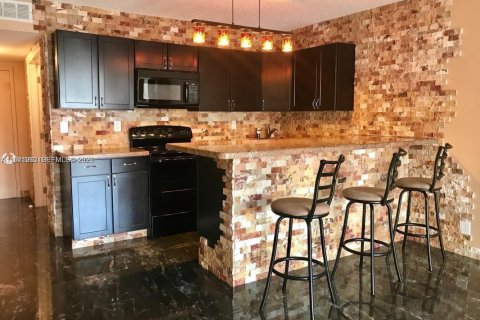 Снять в аренду кондоминиум в Халландейл-Бич, Флорида 1 спальня, 92.9м2, № 2032118 - фото 2