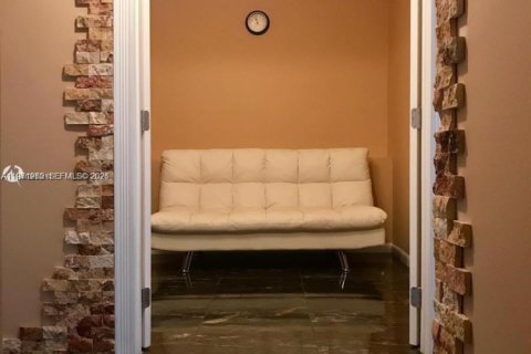 Снять в аренду кондоминиум в Халландейл-Бич, Флорида 1 спальня, 92.9м2, № 2032118 - фото 11