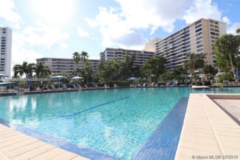 Снять в аренду кондоминиум в Халландейл-Бич, Флорида 1 спальня, 92.9м2, № 2032118 - фото 15