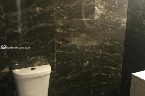 Снять в аренду кондоминиум в Халландейл-Бич, Флорида 1 спальня, 92.9м2, № 2032118 - фото 13