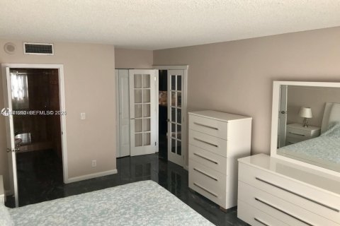 Снять в аренду кондоминиум в Халландейл-Бич, Флорида 1 спальня, 92.9м2, № 2032118 - фото 7