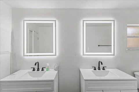 Купить виллу или дом в Эджуотер, Флорида 6 комнат, 156.35м2, № 2259521 - фото 13