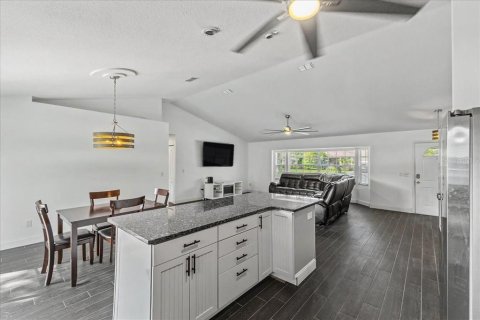 Купить виллу или дом в Эджуотер, Флорида 6 комнат, 156.35м2, № 2259521 - фото 9