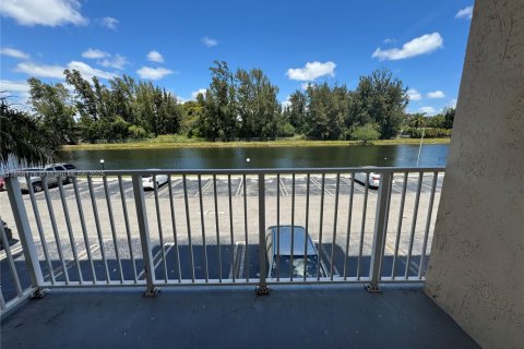 Condominio en venta en North Miami Beach, Florida, 1 dormitorio, 61.13 m2 № 1962772 - foto 14
