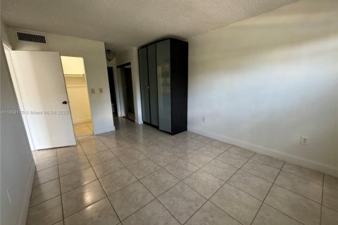 Condominio en venta en North Miami Beach, Florida, 1 dormitorio, 61.13 m2 № 1962772 - foto 10